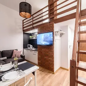 Aparthotel 2 Nights - Great Location, Right Next To Main Rail And Bus Station, 10 Min To Main Square By Foot